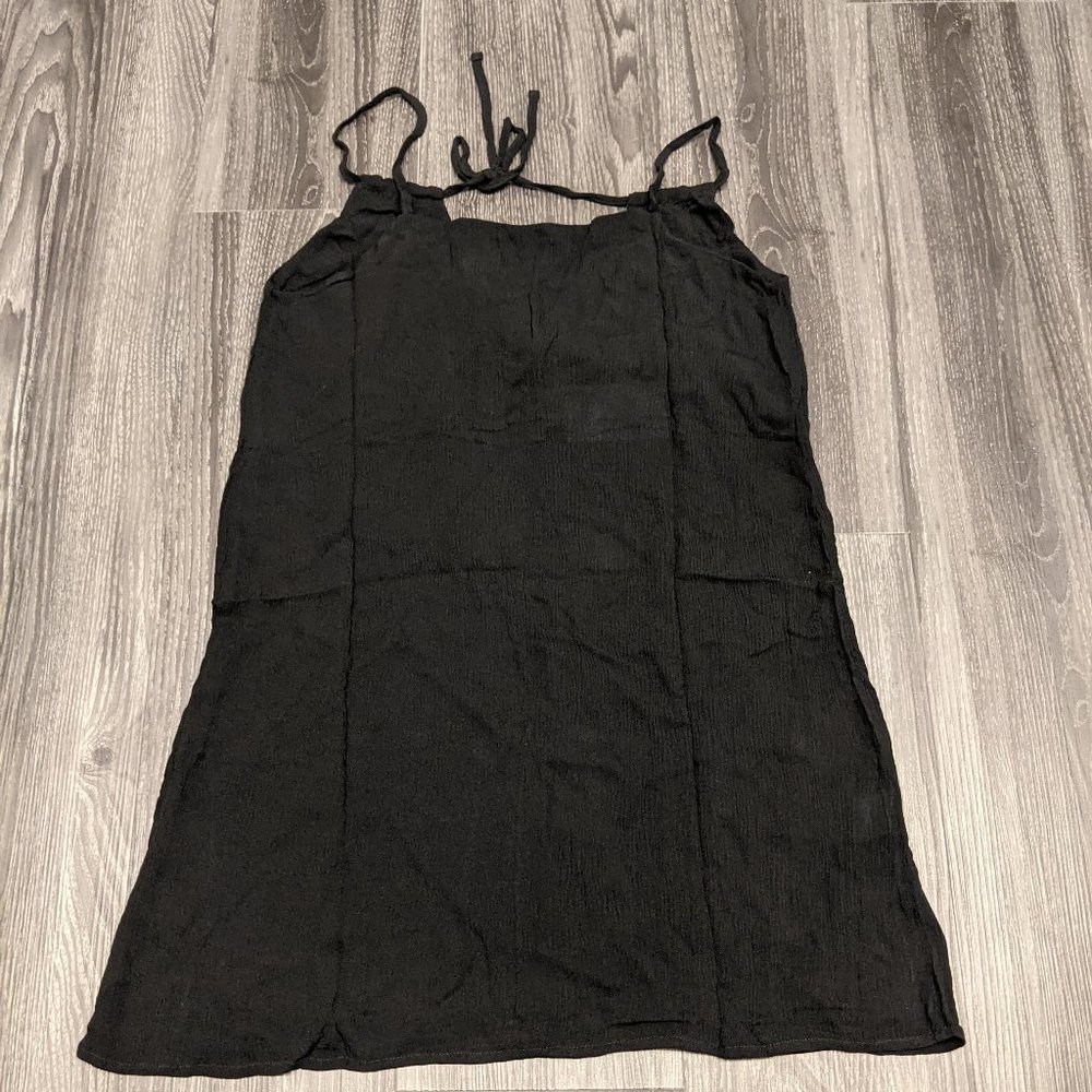 Oak + Fort Crinkle Spaghetti Strap Dress